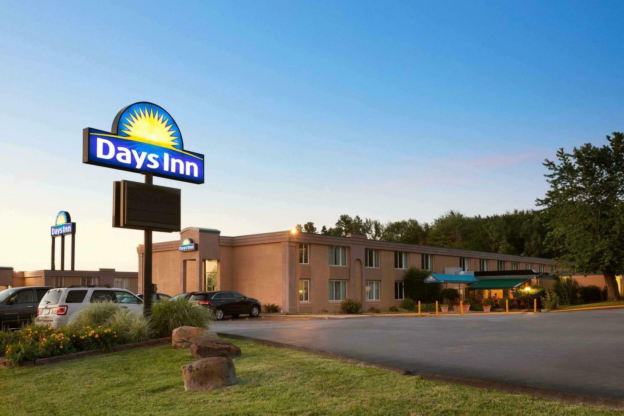 Days Inn By Wyndham Willoughby/Cleveland Kültér fotó